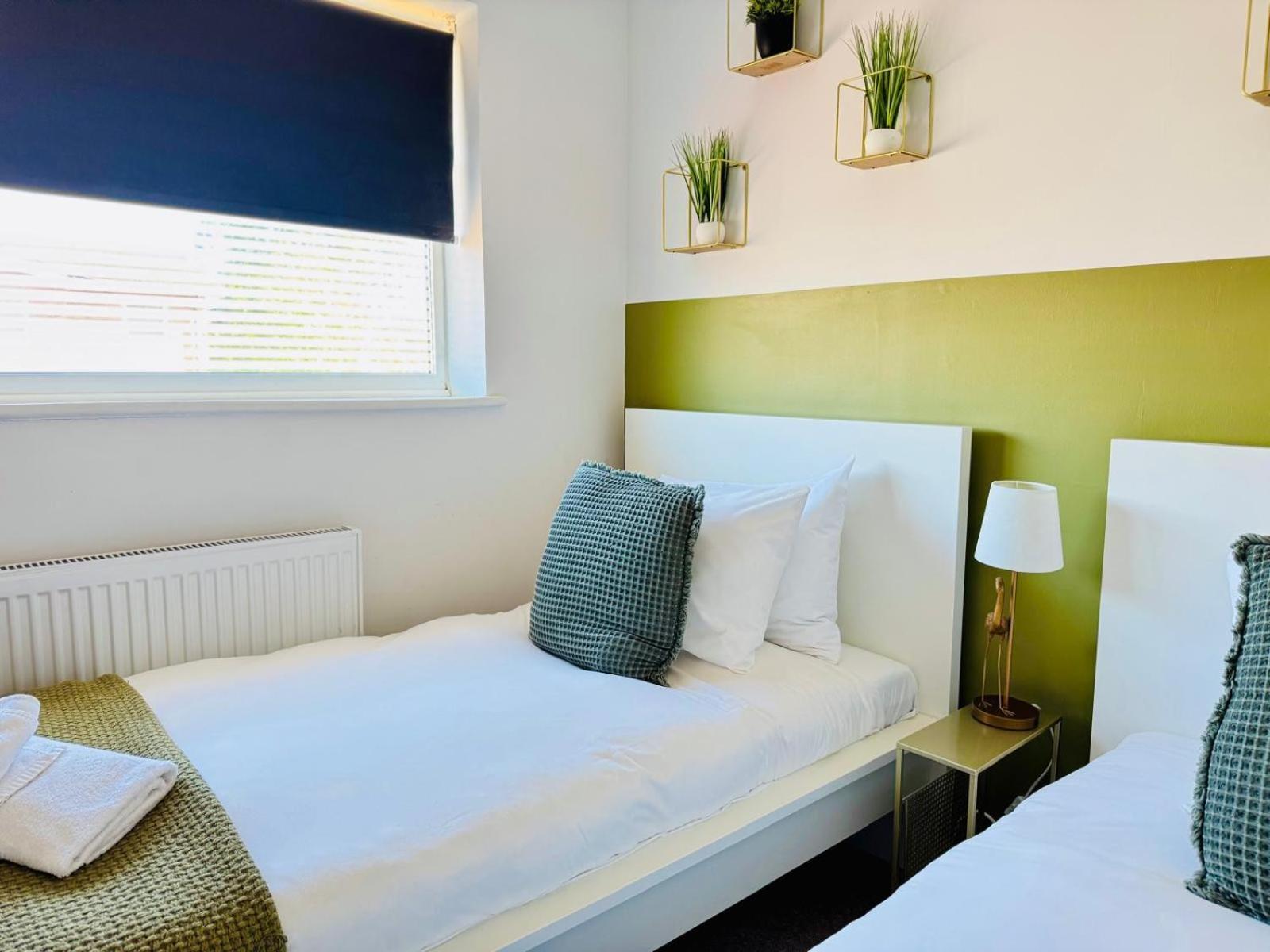 2 Bed House, Sleeps 6, Dog Friendly, Close To A14 M11, With Garden & Parking Long Stay Work Contractor Leisure, Jade CBG Eksteriør bilde