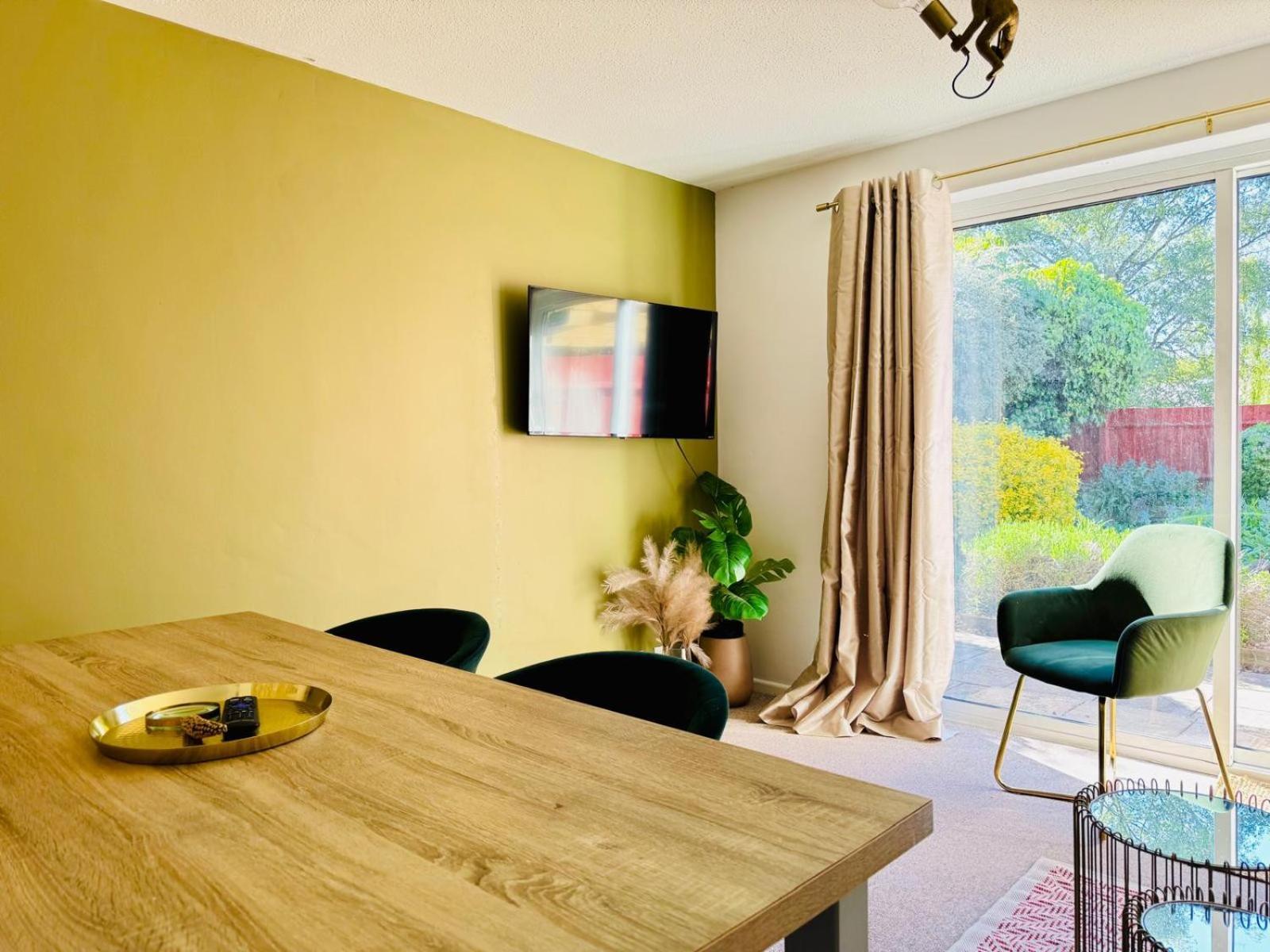 2 Bed House, Sleeps 6, Dog Friendly, Close To A14 M11, With Garden & Parking Long Stay Work Contractor Leisure, Jade CBG Eksteriør bilde
