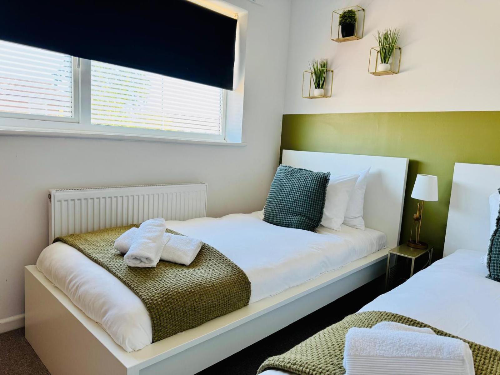 2 Bed House, Sleeps 6, Dog Friendly, Close To A14 M11, With Garden & Parking Long Stay Work Contractor Leisure, Jade CBG Eksteriør bilde