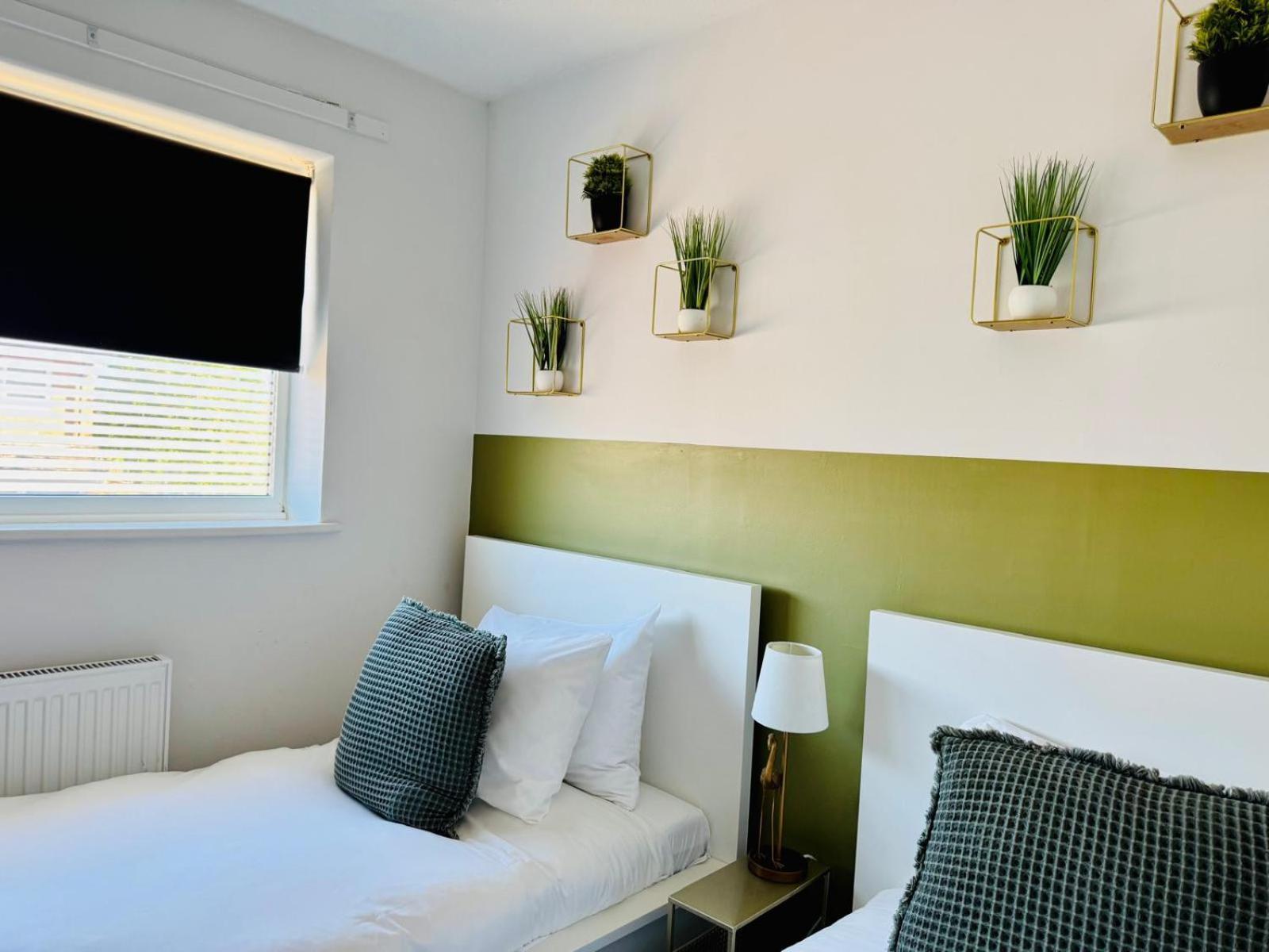 2 Bed House, Sleeps 6, Dog Friendly, Close To A14 M11, With Garden & Parking Long Stay Work Contractor Leisure, Jade CBG Eksteriør bilde