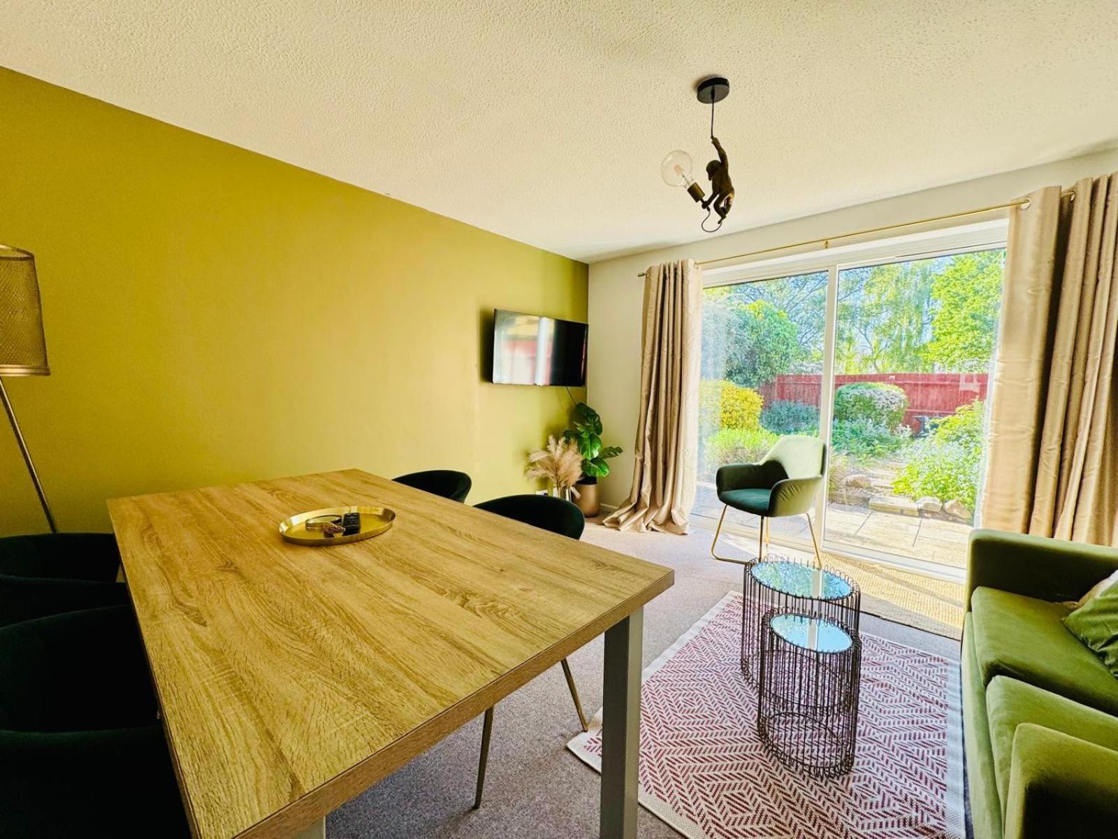 2 Bed House, Sleeps 6, Dog Friendly, Close To A14 M11, With Garden & Parking Long Stay Work Contractor Leisure, Jade CBG Eksteriør bilde