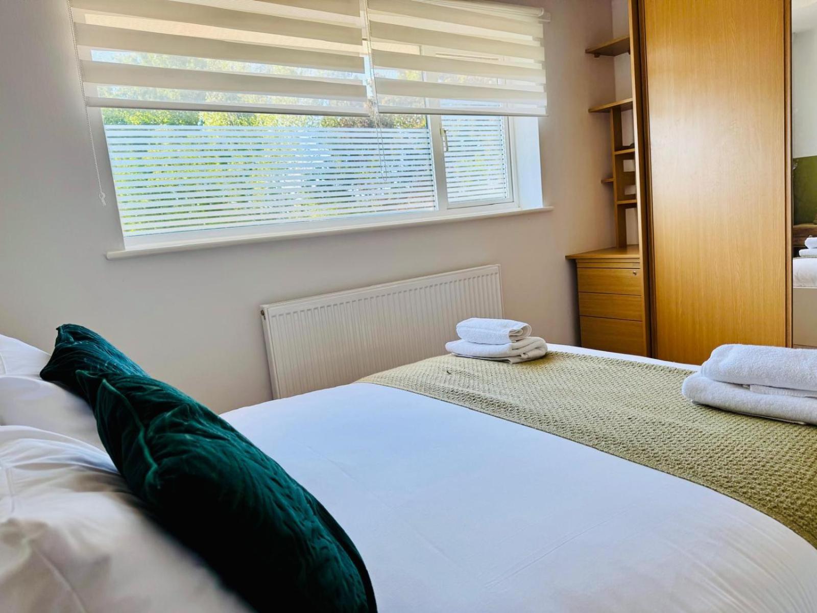2 Bed House, Sleeps 6, Dog Friendly, Close To A14 M11, With Garden & Parking Long Stay Work Contractor Leisure, Jade CBG Eksteriør bilde