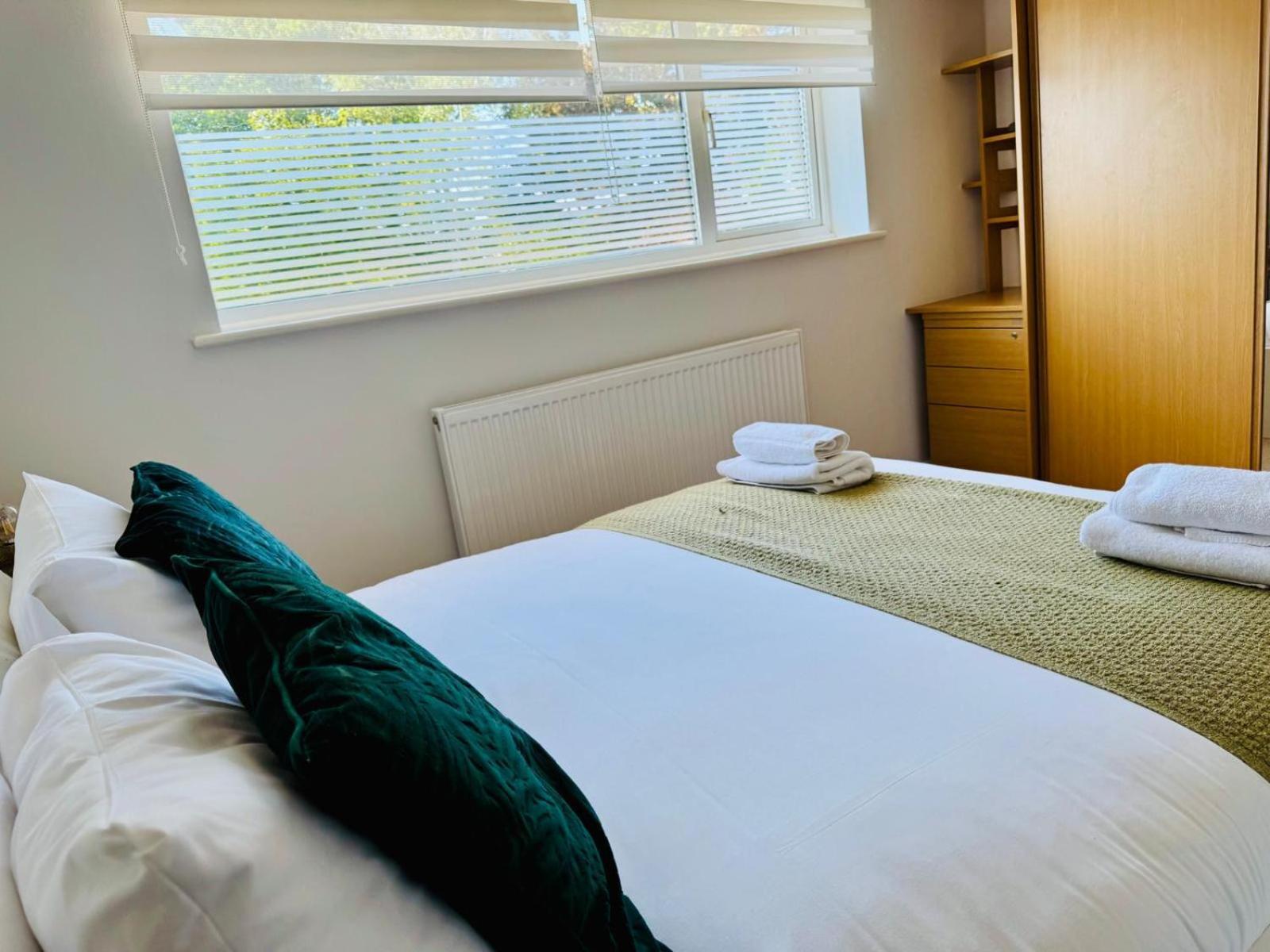 2 Bed House, Sleeps 6, Dog Friendly, Close To A14 M11, With Garden & Parking Long Stay Work Contractor Leisure, Jade CBG Eksteriør bilde